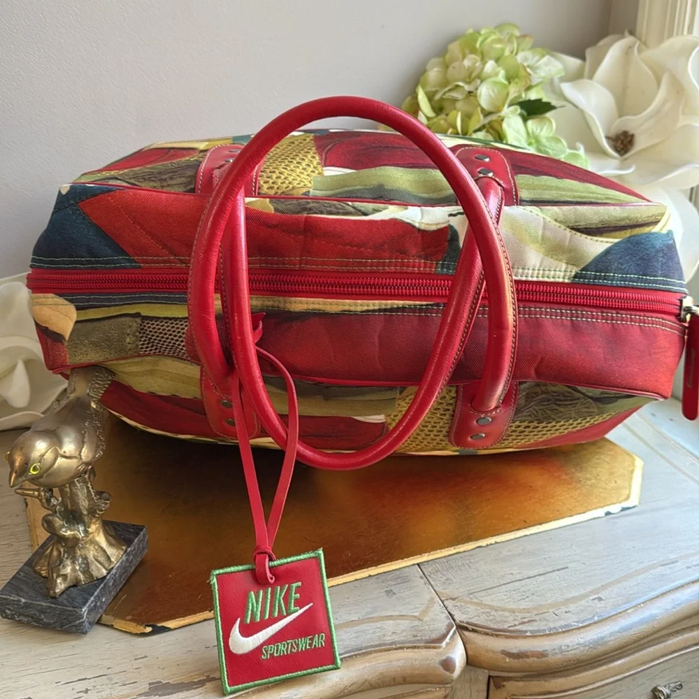 VNWOT! Vintage Nike Sportswear Duffle Bag in Cortez Shoe Print